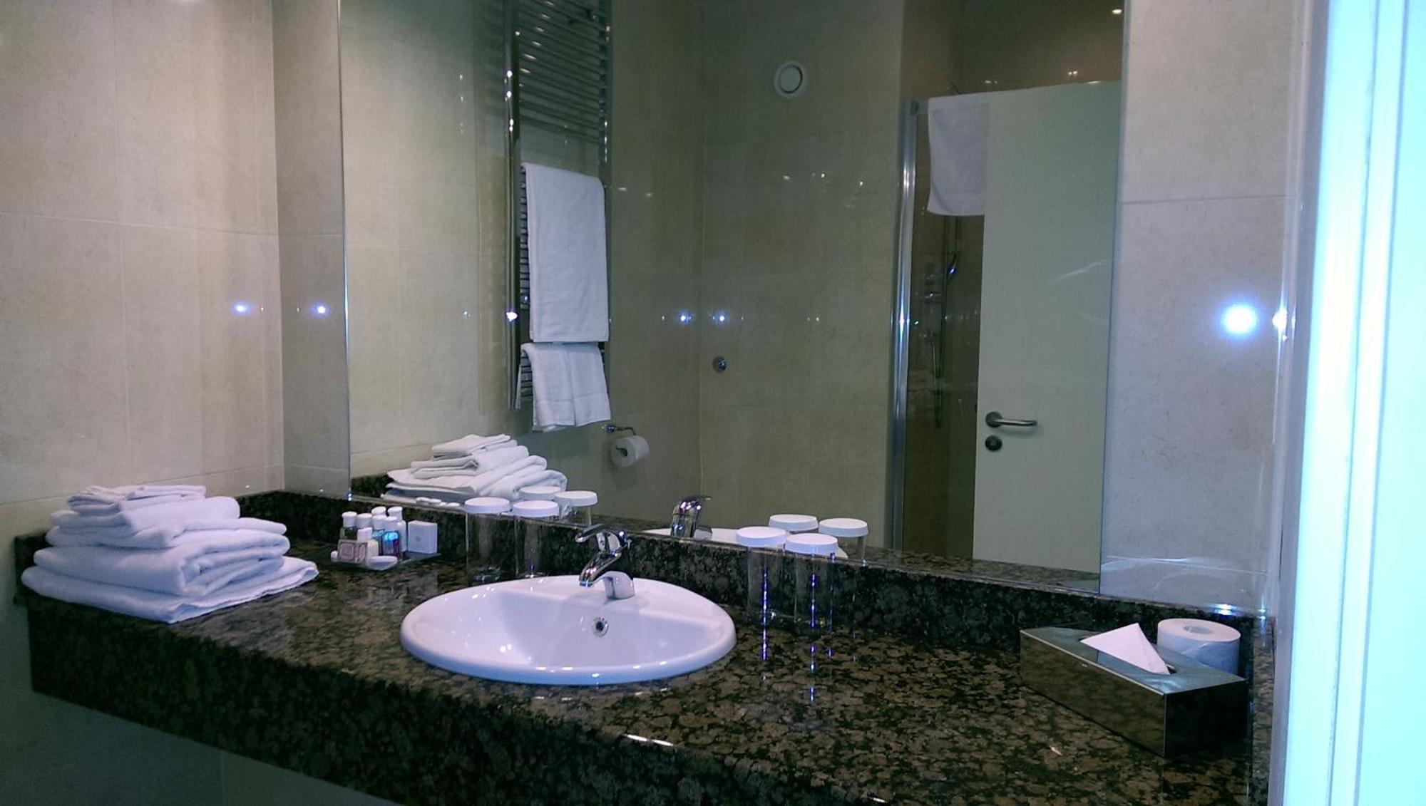 The Shirley Arms Hotel Каррікмакросс Номер фото