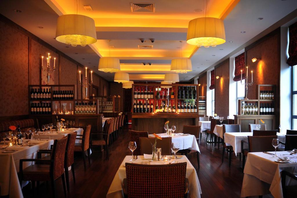 The Shirley Arms Hotel Каррікмакросс Екстер'єр фото